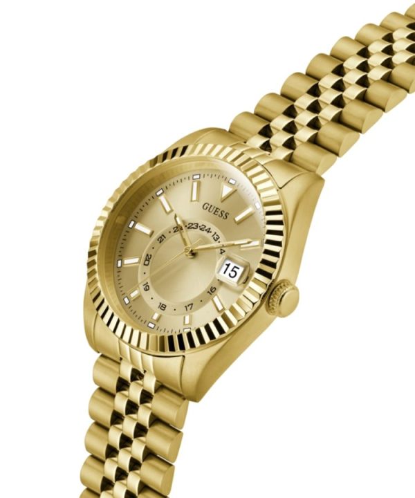 Montre homme Guess Jaden 42 mm réf. GW0977G2, cadran doré, bracelet acier – vue de trois-quarts