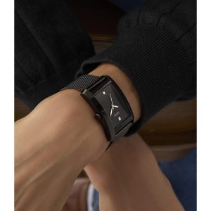 Montre homme Guess Maillé 34 mm réf. GW0898G3, cadran noir, bracelet maille milanaise – vue de trois-quarts