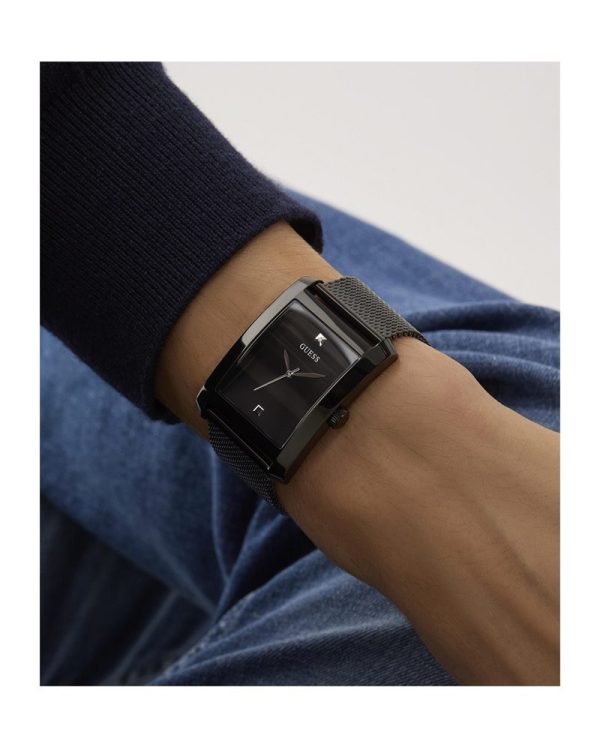 Montre homme Guess Maillé 34 mm réf. GW0898G3, cadran noir, bracelet maille milanaise – autre angle