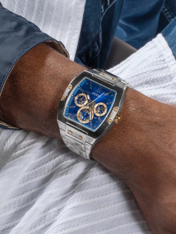 Montre homme Guess Phoenix réf. GW0456G5, mouvement quartz, boîtier 43 mm, acier inoxydable, verre minéral – troisième vue