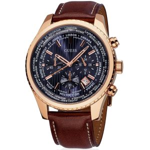 Montre homme Guess Pursuit 46 mm réf. W0500G1, cadran bleu, bracelet cuir – vue de trois-quarts
