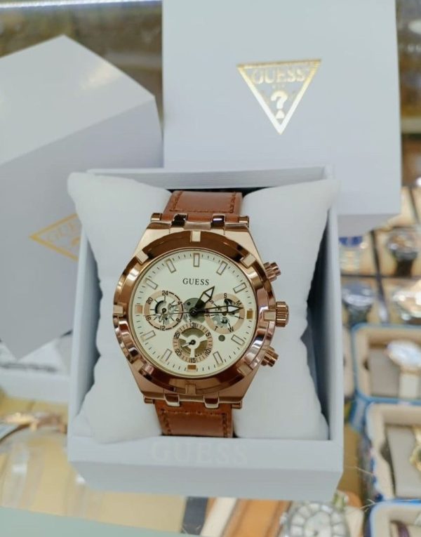 Montre homme Guess Sport réf. GW0262G3, chronographe quartz, boîtier 44 mm, cuir – deuxième vue