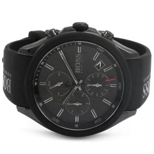 Montre homme Hugo Boss 44 mm réf. 1513720, cadran noir, bracelet caoutchouc – vue de trois-quarts