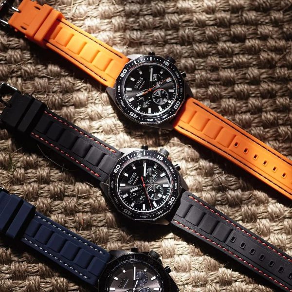 Montre homme Hugo Boss réf. 1513970, chronographe quartz, boîtier 44 mm, silicone, étanche 50 m – troisième vue