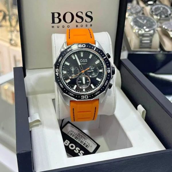 Montre homme Hugo Boss réf. 1513970, chronographe quartz, boîtier 44 mm, silicone, étanche 50 m – quatrième vue
