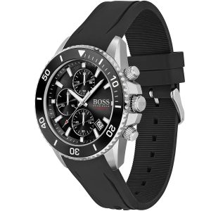 Montre homme Hugo Boss Admiral 46 mm réf. 1513912, cadran noir, bracelet silicone – vue de trois-quarts