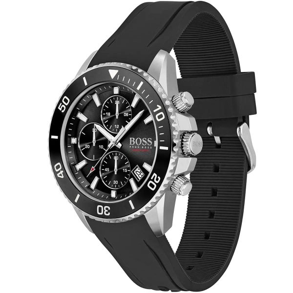 Montre homme Hugo Boss Admiral 46 mm réf. 1513912, cadran noir, bracelet silicone – vue de trois-quarts
