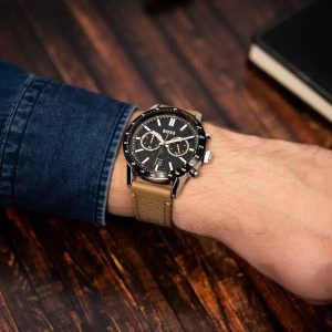 Montre homme Hugo Boss Allure réf. 1513964, chronographe quartz, boîtier 44 mm, cuir, étanche 50 m – vue principale, Horlova Maroc