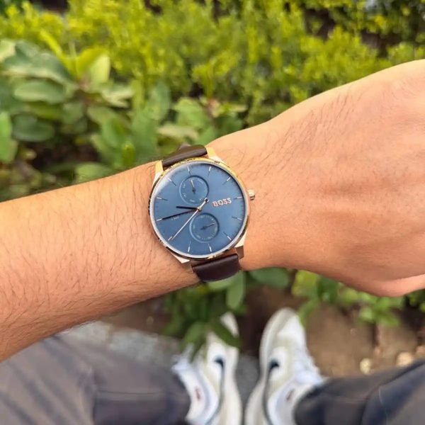 Montre homme Hugo Boss Tyler réf. 1514103, mouvement quartz, boîtier 43 mm, cuir – troisième vue