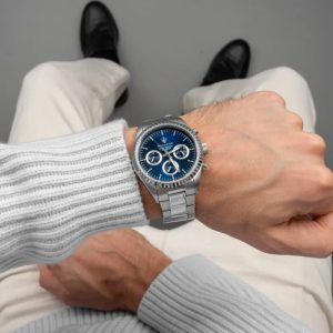 Montre homme Maserati Competizione réf. R8853100022, mouvement quartz, boîtier 43 mm, acier inoxydable, étanche 100 m – deuxième vue