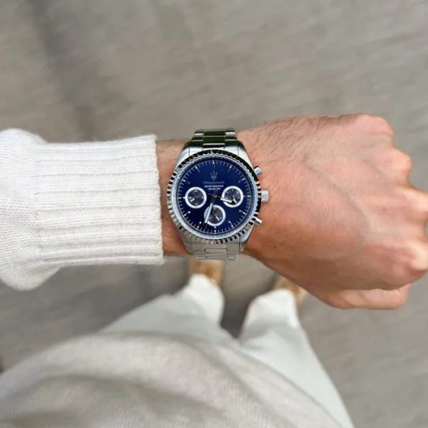 Montre homme Maserati Competizione réf. R8853100022, mouvement quartz, boîtier 43 mm, acier inoxydable, étanche 100 m – troisième vue