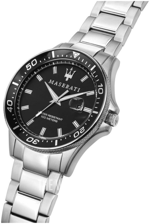 Montre homme Maserati Sfida 44 mm réf. R8853140002, cadran noir, bracelet acier – vue de trois-quarts