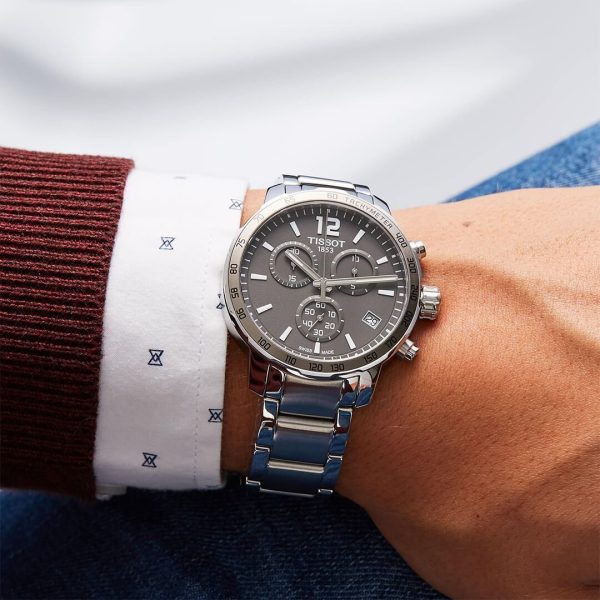 Montre homme Tissot Quickster réf. T095.417.11.067.00, chronographe quartz, boîtier 42 mm, acier inoxydable, verre minéral – deuxième vue