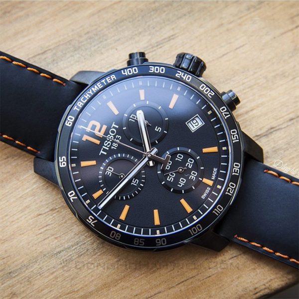 Montre homme Tissot Quickster réf. T095.417.36.057.00, chronographe quartz, boîtier 42 mm, acier inoxydable, verre minéral – quatrième vue