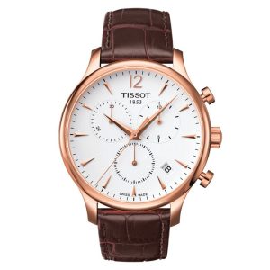 Montre homme Tissot Tradition Chronograph 42 mm réf. T0636173603700, cadran argenté – vue de trois-quarts