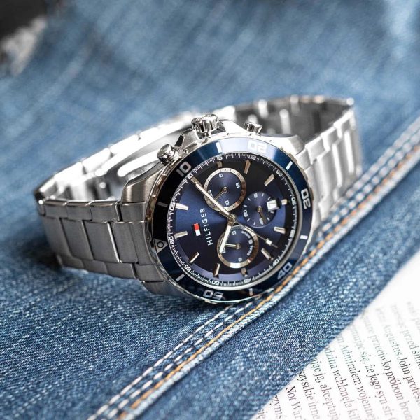 Montre homme Tommy Hilfiger réf. 1792094, mouvement quartz, boîtier 43 mm, acier inoxydable – quatrième vue