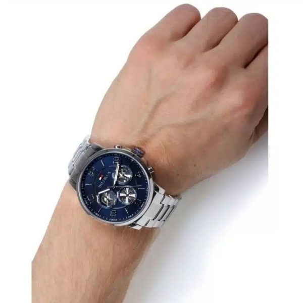 Montre homme Tommy Hilfiger réf. 1791293, mouvement quartz, boîtier 44 mm, acier inoxydable, étanche 50 m – quatrième vue