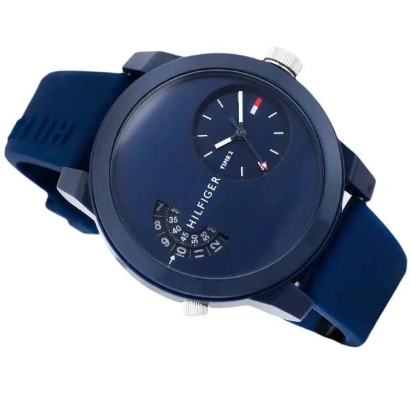 Montre homme Tommy Hilfiger réf. 1791556, mouvement quartz, boîtier 44 mm, silicone, étanche 30 m – troisième vue