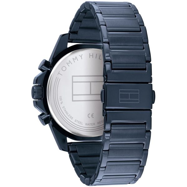 Montre homme Tommy Hilfiger 45 mm réf. 1791789, cadran bleu, bracelet acier – vue de trois-quarts