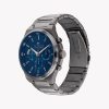 Montre homme Tommy Hilfiger 46 mm réf. 1687494, cadran bleu, bracelet acier – vue de trois-quarts