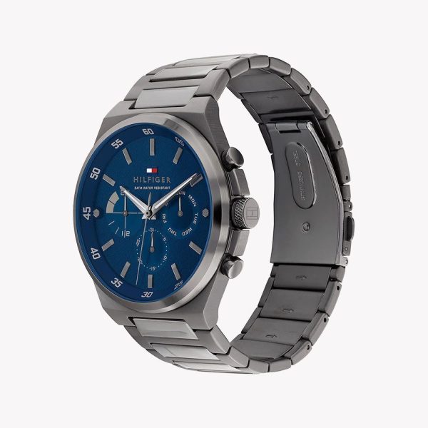 Montre homme Tommy Hilfiger 46 mm réf. 1687494, cadran bleu, bracelet acier – vue de trois-quarts