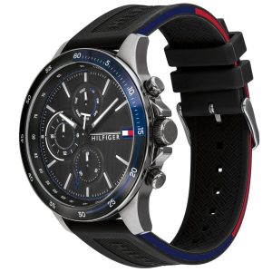 Montre homme Tommy Hilfiger 46 mm réf. 1791724, cadran noir, bracelet silicone – vue de trois-quarts