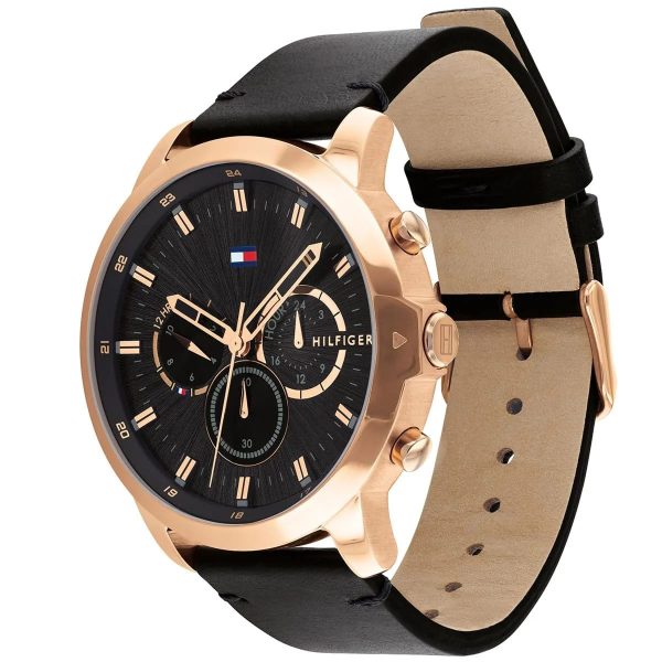 Montre homme Tommy Hilfiger 46 mm réf. 1791798, cadran noir, bracelet cuir, mouvement quartz chronographe – autre angle