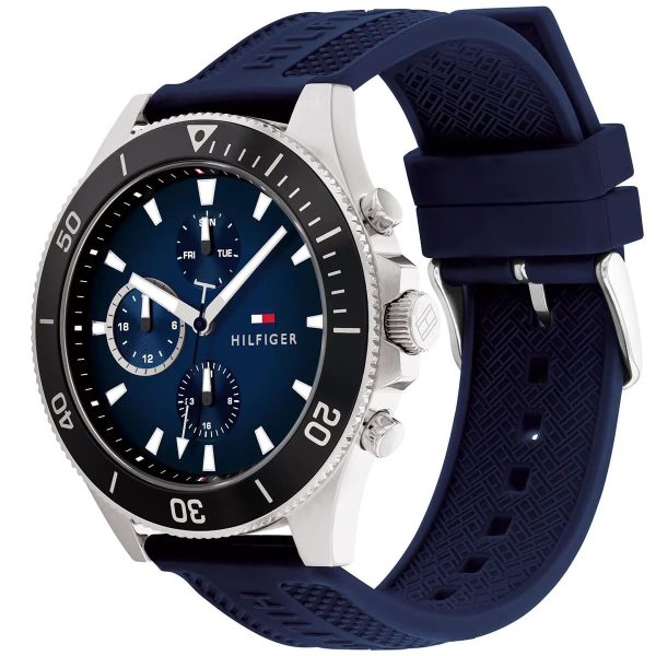 Montre homme Tommy Hilfiger 46 mm réf. 1791920, cadran bleu, bracelet silicone – autre angle