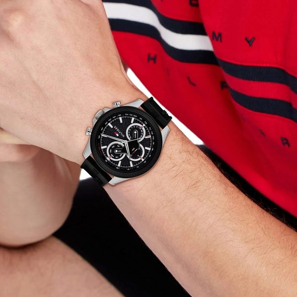 Montre homme Tommy Hilfiger réf. 1792082, mouvement quartz, boîtier 46 mm, silicone, étanche 50 m – troisième vue