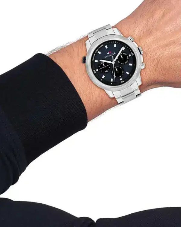 Montre homme Tommy Hilfiger réf. 1792104, chronographe quartz, boîtier 46 mm, acier inoxydable – troisième vue