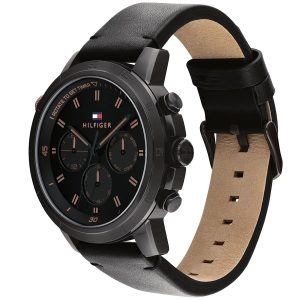 Montre homme Tommy Hilfiger Aiden 46 mm réf. 1792110, cadran noir, bracelet cuir – vue de trois-quarts