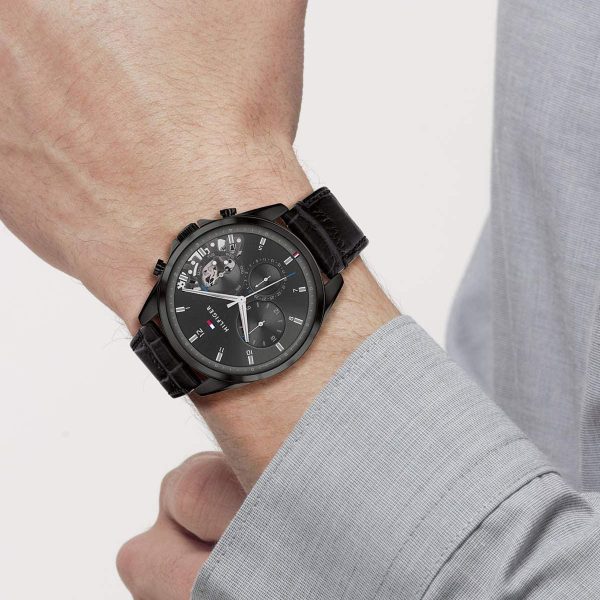 Montre homme Tommy Hilfiger Baker réf. 1710452, mouvement quartz, boîtier 43 mm, cuir – troisième vue