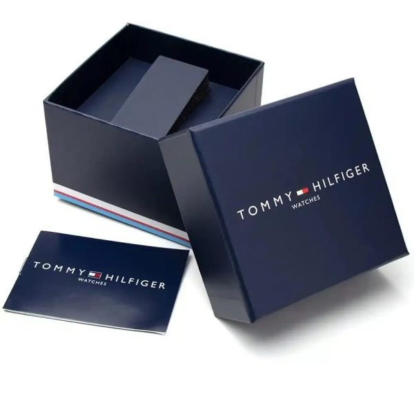 Montre homme Tommy Hilfiger Baker 44 mm réf. 1710648, cadran bleu, bracelet acier – vue rapprochée