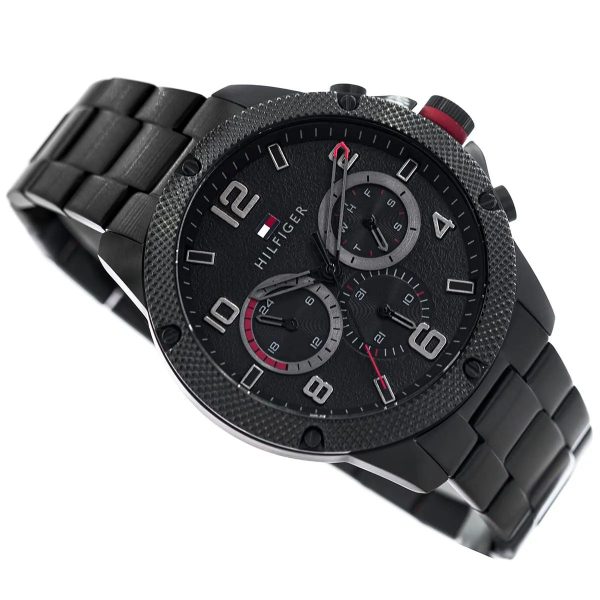 Montre homme Tommy Hilfiger Blaze 46 mm réf. 1792030, cadran noir, mouvement quartz – vue de trois-quarts
