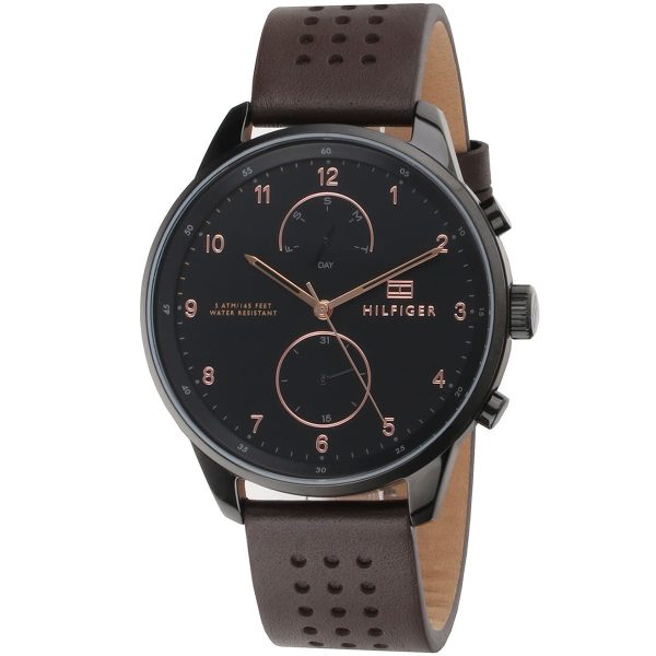 Montre homme Tommy Hilfiger Chase 44 mm réf. 1791577, cadran noir, bracelet cuir – vue de trois-quarts