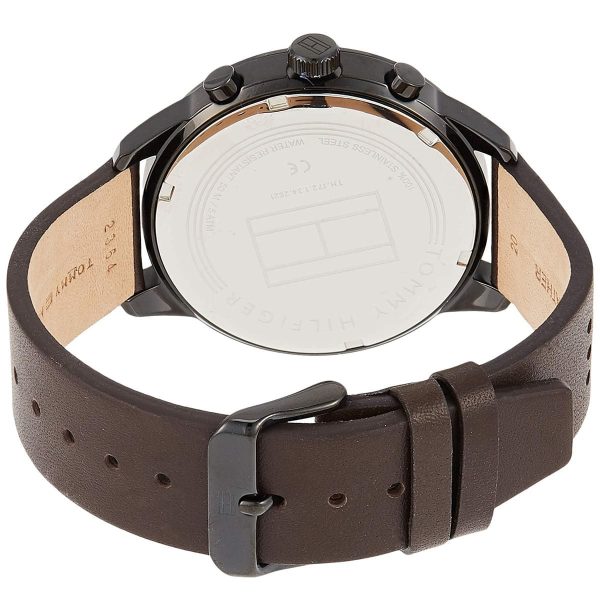 Montre homme Tommy Hilfiger Chase 44 mm réf. 1791577, cadran noir, bracelet cuir – vue rapprochée