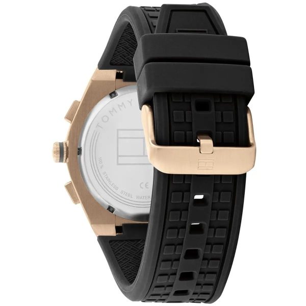 Montre homme Tommy Hilfiger Connor Bracelet 44 mm réf. 1791931, cadran noir, bracelet silicone – vue de trois-quarts