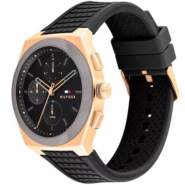Montre homme Tommy Hilfiger Connor Bracelet 44 mm réf. 1791931, cadran noir, bracelet silicone – autre angle