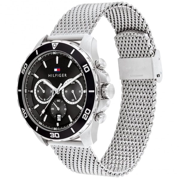 Montre homme Tommy Hilfiger Dual Time 43 mm réf. 1792092, cadran noir – vue de trois-quarts