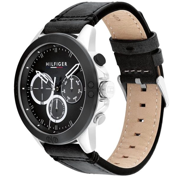 Montre homme Tommy Hilfiger Harley 46 mm réf. 1791894, cadran noir, bracelet cuir – vue de trois-quarts