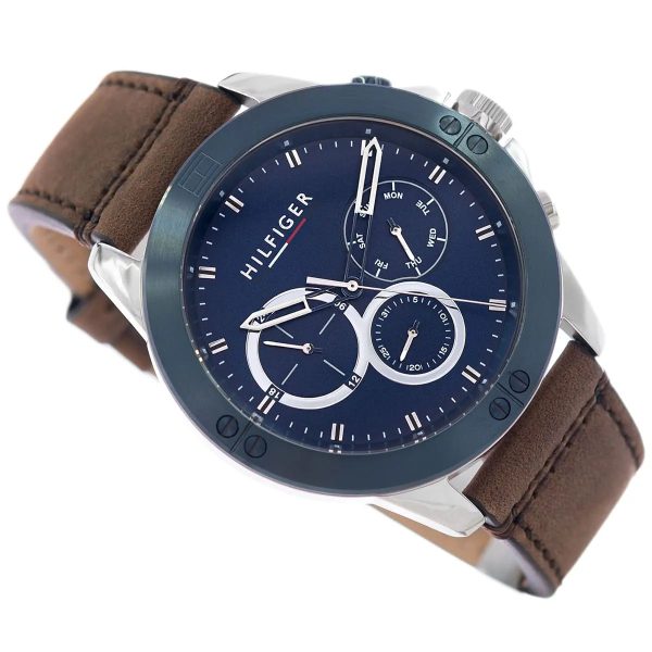 Montre homme Tommy Hilfiger Harley 46 mm réf. 1791895, cadran bleu, mouvement quartz – vue rapprochée