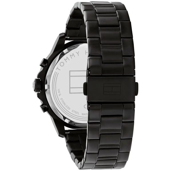 Montre homme Tommy Hilfiger Henry 44 mm réf. 1710478, cadran noir, bracelet acier – vue de trois-quarts