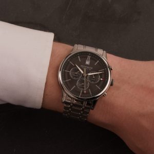 Montre homme Tommy Hilfiger Kyle Double Temps réf. 1791632, mouvement quartz, boîtier 44 mm, acier inoxydable – deuxième vue