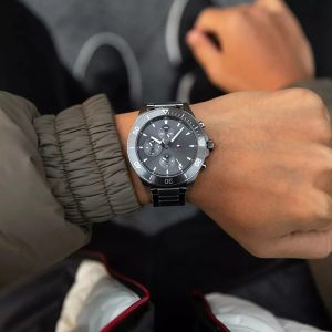 Montre homme Tommy Hilfiger Larson réf. 1791918, mouvement quartz, boîtier 46 mm, acier inoxydable, étanche 50 m – deuxième vue