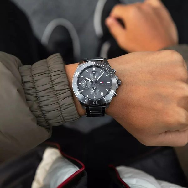 Montre homme Tommy Hilfiger Larson réf. 1791918, mouvement quartz, boîtier 46 mm, acier inoxydable, étanche 50 m – deuxième vue
