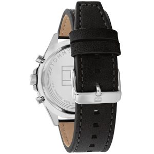 Montre homme Tommy Hilfiger Larson 46 mm réf. 1791984, cadran noir, mouvement quartz – vue de trois-quarts
