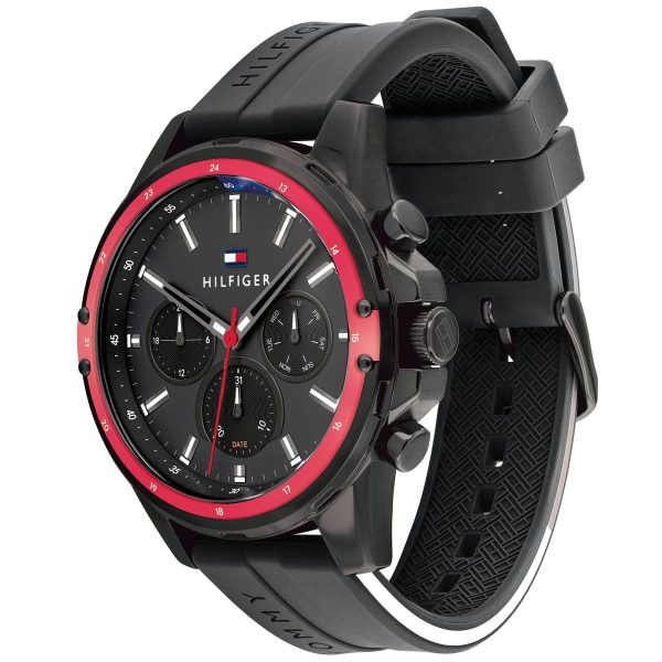 Montre homme Tommy Hilfiger Mason 45 mm réf. 1791793, cadran noir, bracelet silicone – autre angle