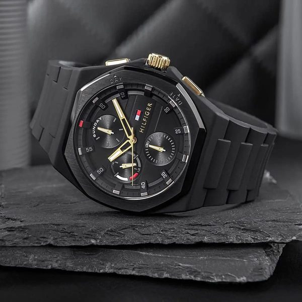 Montre homme Tommy Hilfiger Néo réf. 1792120, mouvement quartz, boîtier 44 mm, silicone, étanche 50 m – quatrième vue