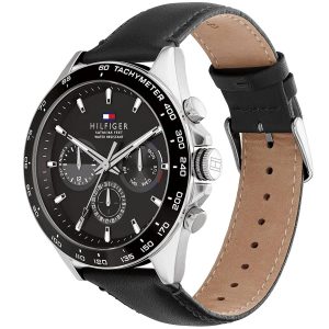 Montre homme Tommy Hilfiger Owen 46 mm réf. 1791964, cadran noir, mouvement quartz chronographe – vue de trois-quarts