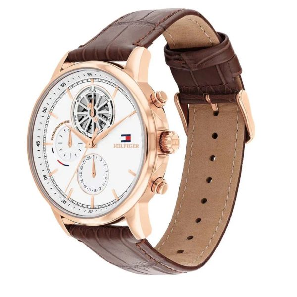 Montre homme Tommy Hilfiger Stewart 44 mm réf. 1710606, bracelet cuir – vue de trois-quarts